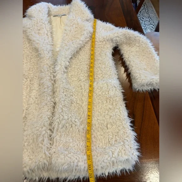 Elegant White Faux Fur Coat, Size M, - Picture 9 of 11